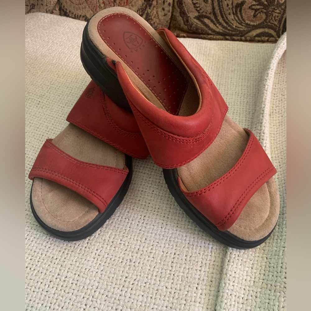 ARIAT Red Leather Sandal Double Strap Size 7 Comfort Slip On